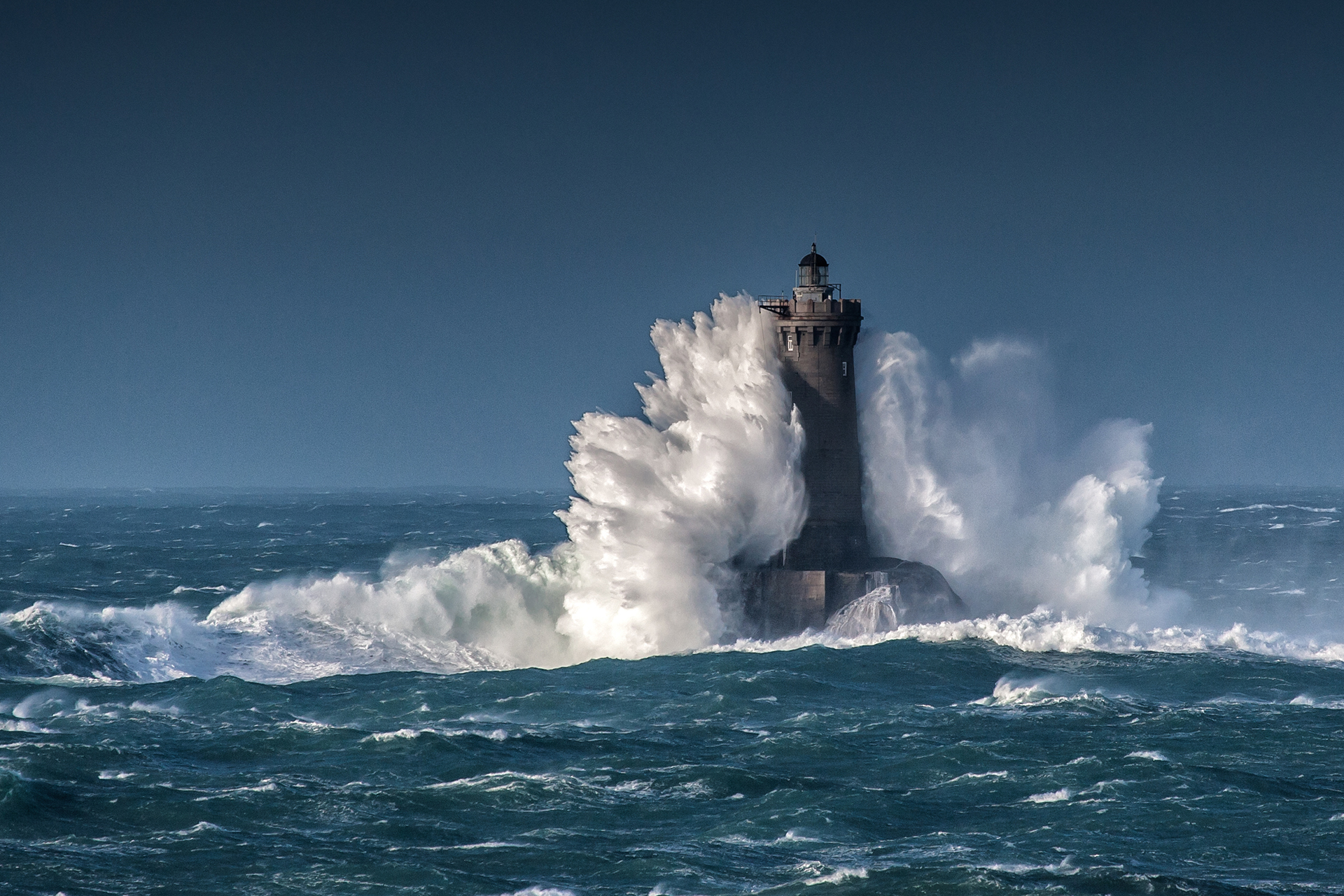 Statement zum Beitragssatzstabilisierungsgesetz Leuchtturm in stürmischer See.
